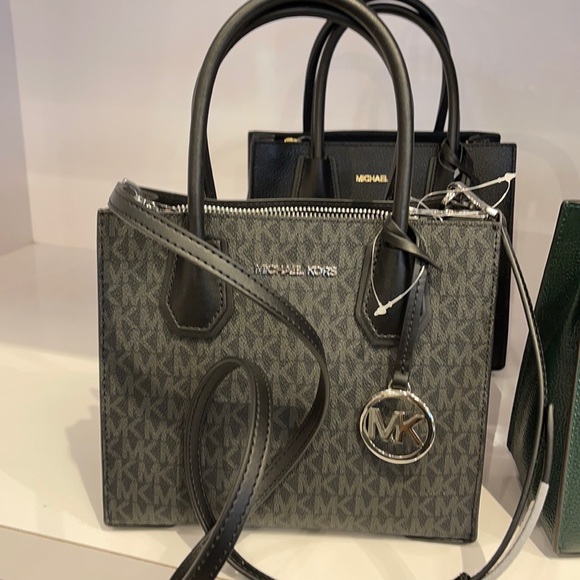 Michael Kors Handbags - Michael Kors Mercer Medium Pebbled Leather Crossbody Bag